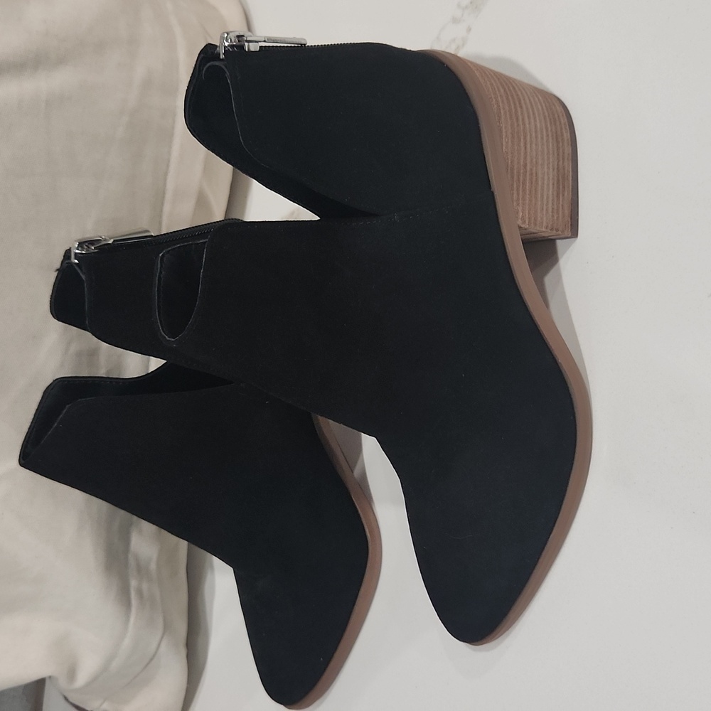 Elegant Black Heeled Ankle Boots